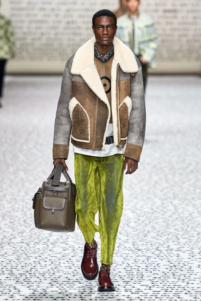 Look 7